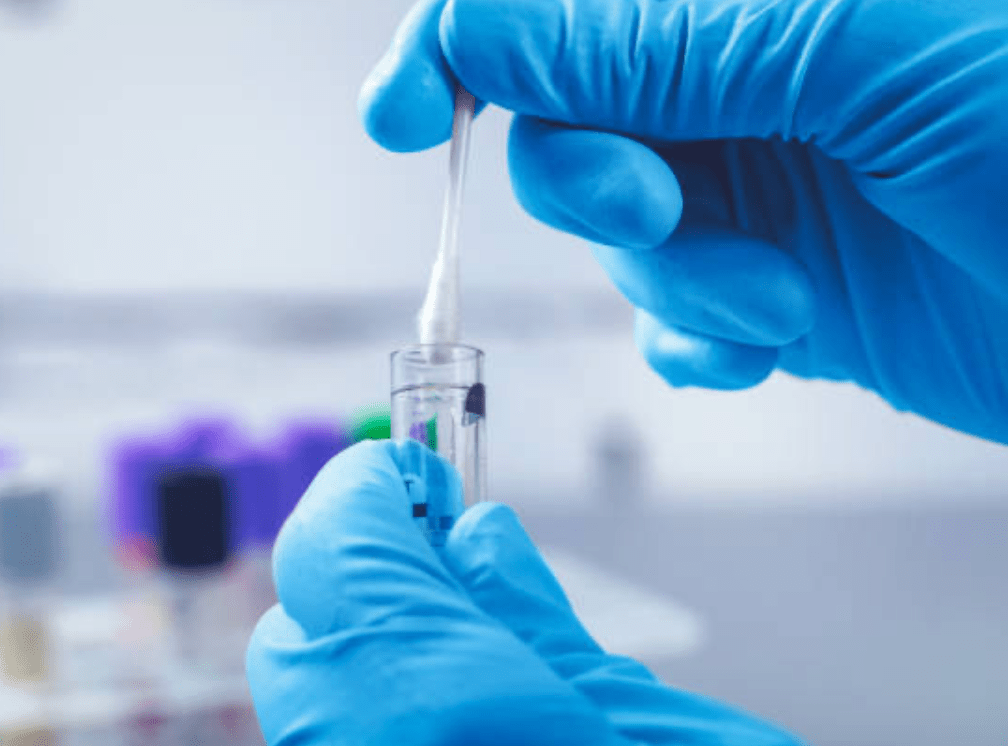 Uptake and patient-related outcomes of mainstreaming genetic testing: a systematic review and&nbsp;meta-analysis